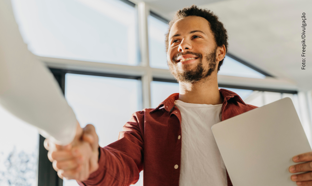 Com mais de 3 mil vagas, Feirão de Empregos promove reinserção de trabalhadores no mercado